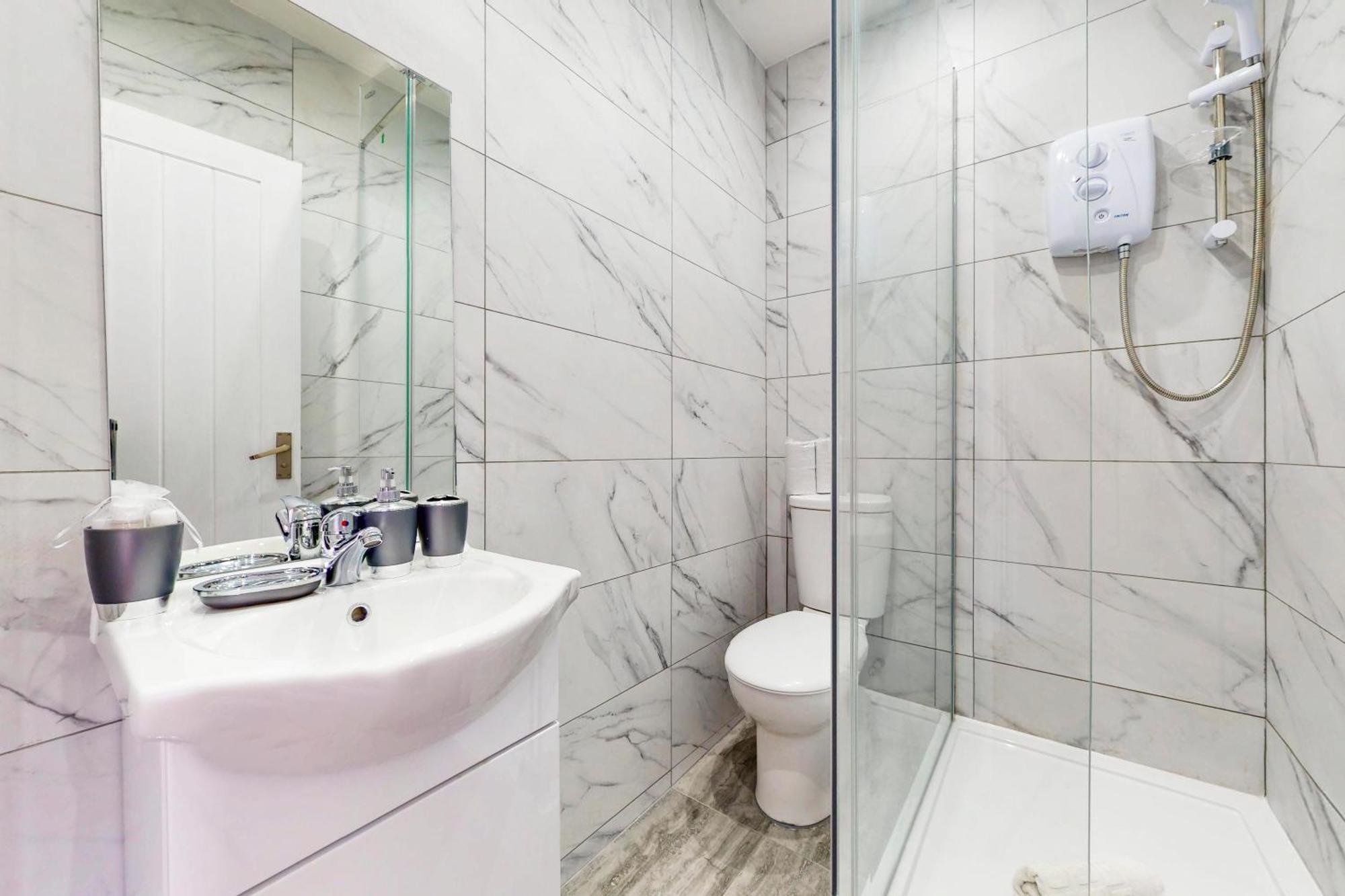 2br Flat 5 Min Walk To New Cross Gate Station Londres